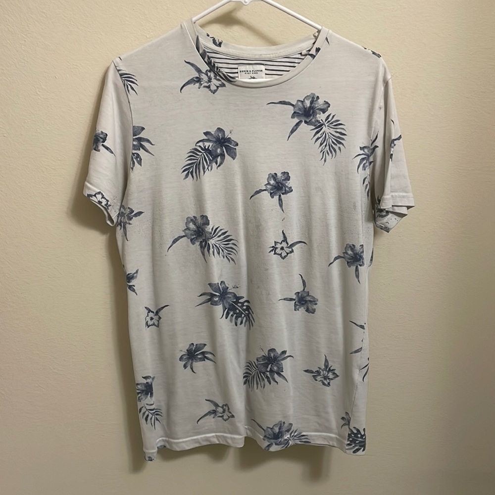 Denim & Flower - Ricky Singh Men’s Size Small Floral Blue and White T-Shirt